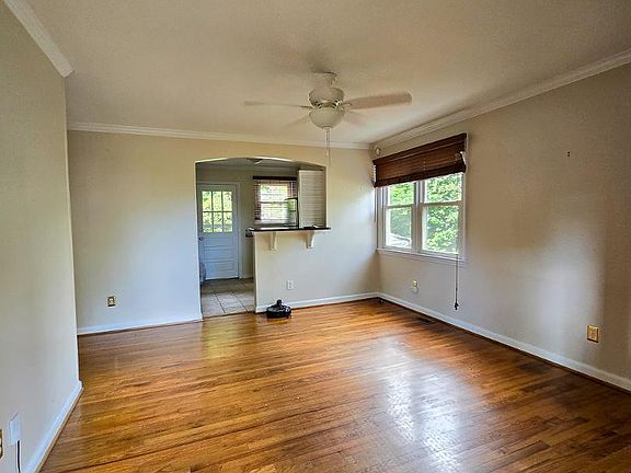 2nd image of 2211 Bernard St