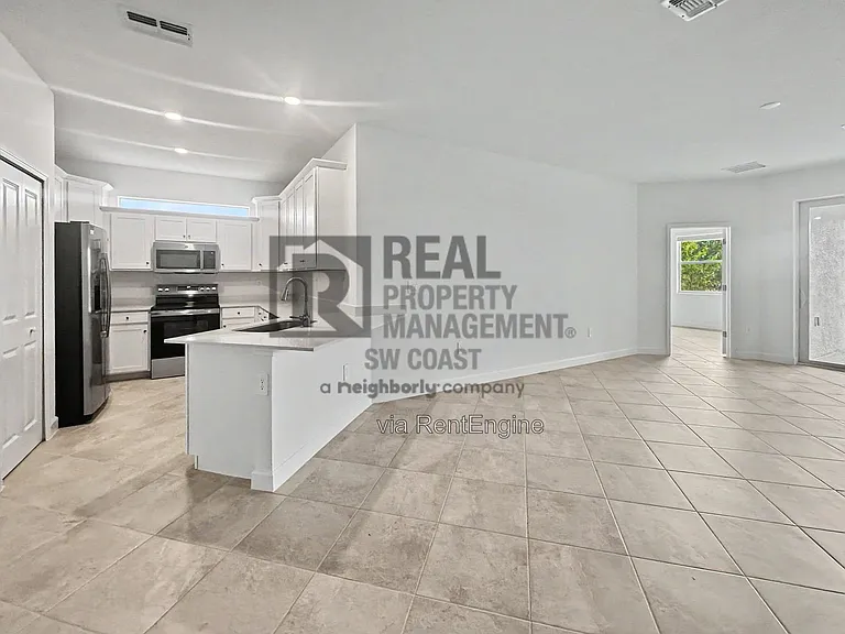20501 Hazelnut Ct S — Photo 3