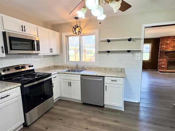 4th image of 210 Duquette Ln