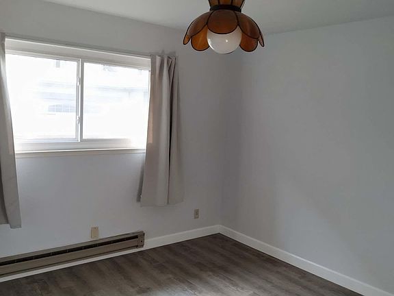 4th image of 129 Jackson Ave #1