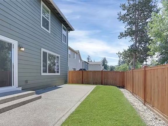 5th image of 849 Vine Maple St SE