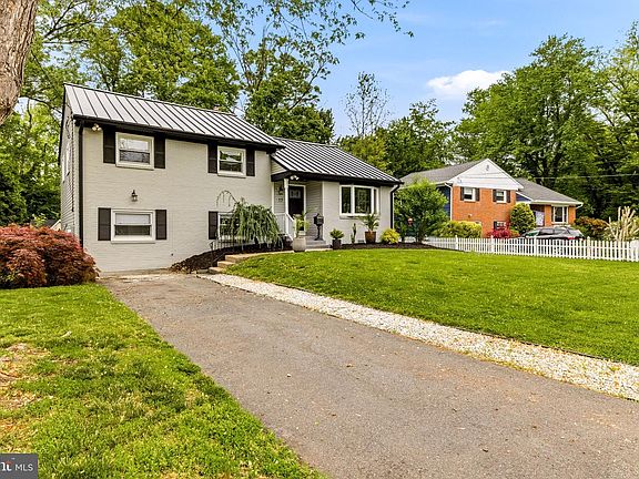 3rd image of 17 Devon Ct