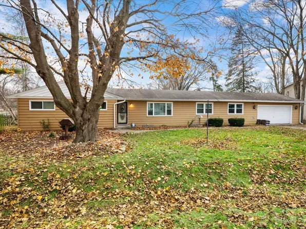 7207 Hiawatha Dr, Wonder Lake, IL 60097