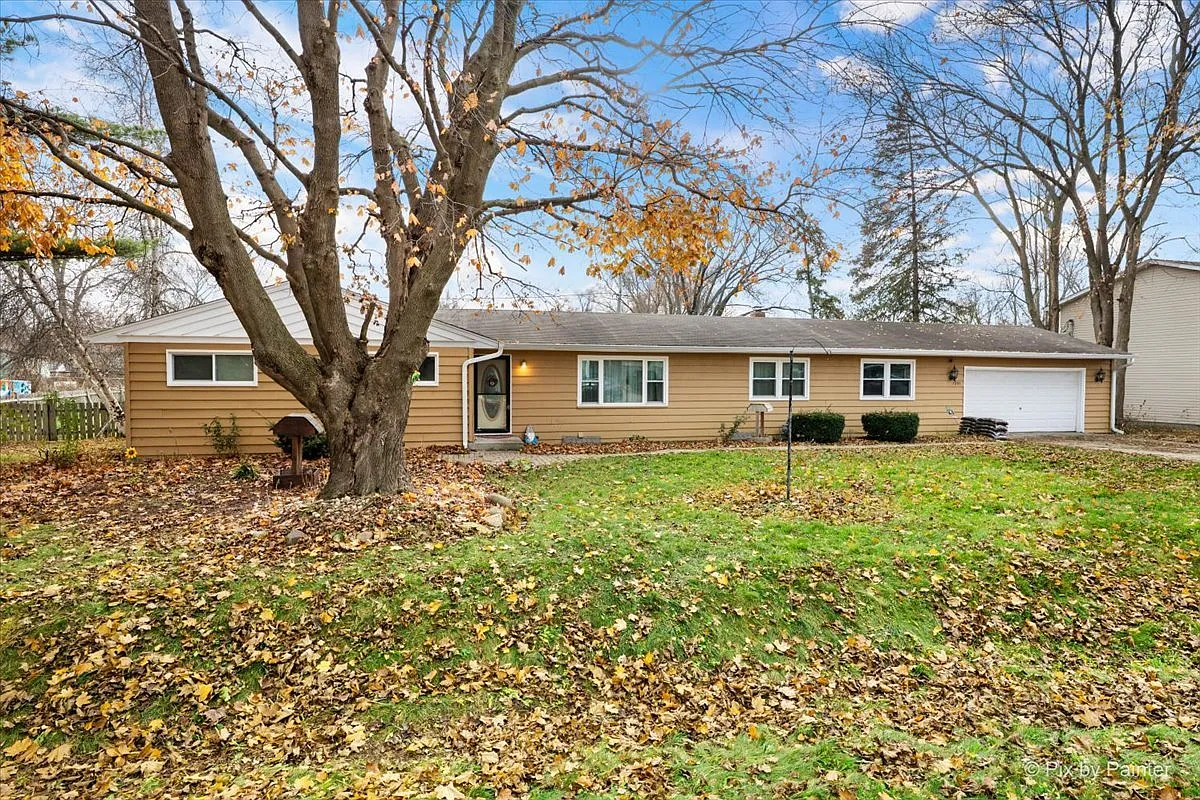 7207 Hiawatha Dr photo 1