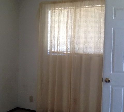 5th image of 981 N Olive Ave