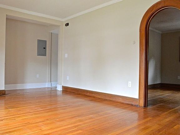 4th image of 621 Adams St #621