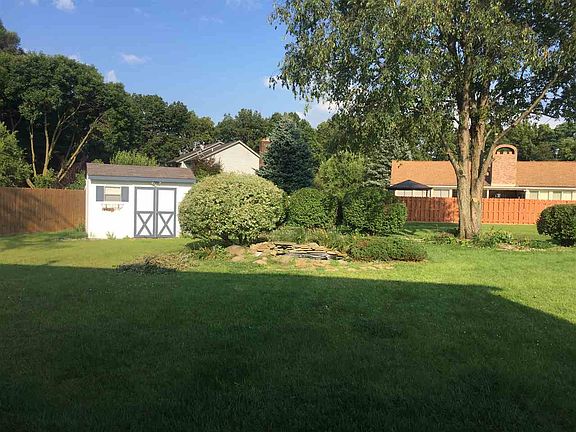 5th image of 53848 Montrose Park Dr