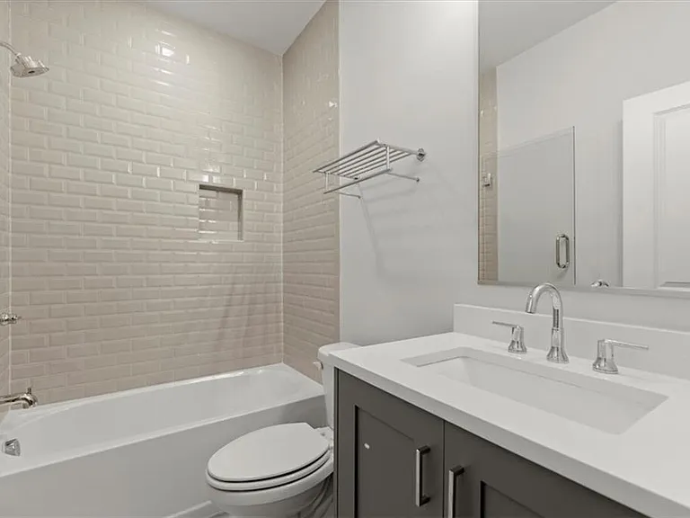 4001 Haverhill Dr NE — Photo 42