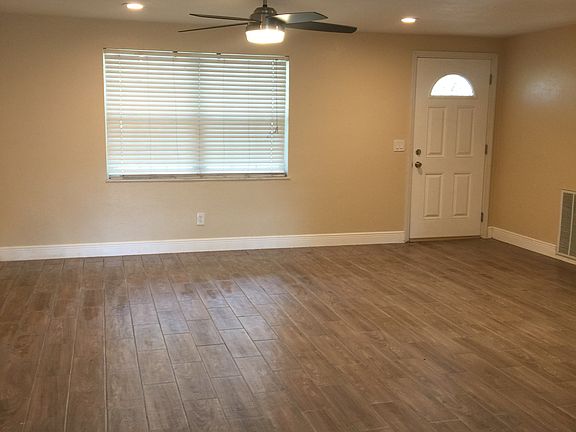 3rd image of 1705 Linwood Cir