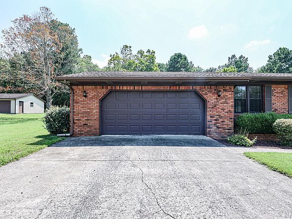 2nd image of 96 Jericho Ln
