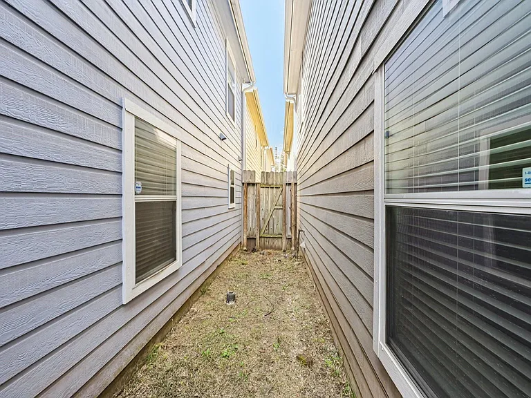 1405 Bailey St — Photo 24