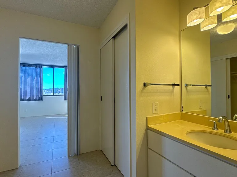 55 S Kukui St #D2606 — Photo 10