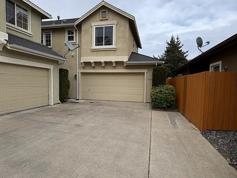 5783 Golden Eagle Dr — Photo 2