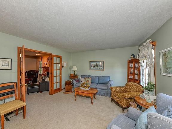 5th image of 178 Essex Ln