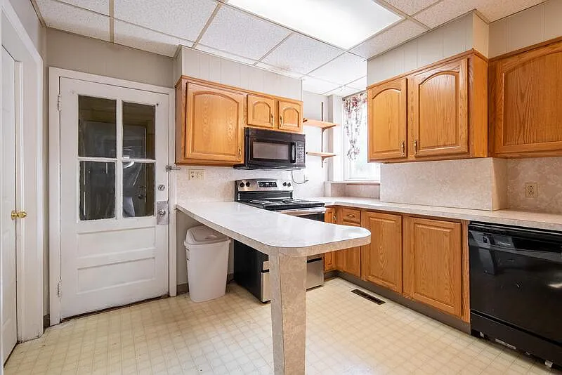Building Photo - 450 Yates St #2