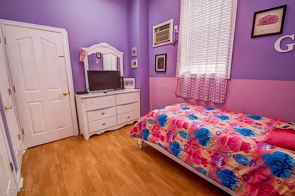 Sold by REMAX Elite | media 26