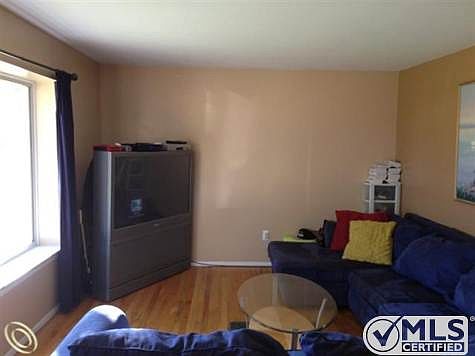 2nd image of 1044 W Elmwood Ave
