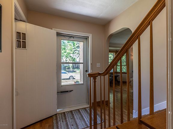 3rd image of 1515 W Shiawassee St