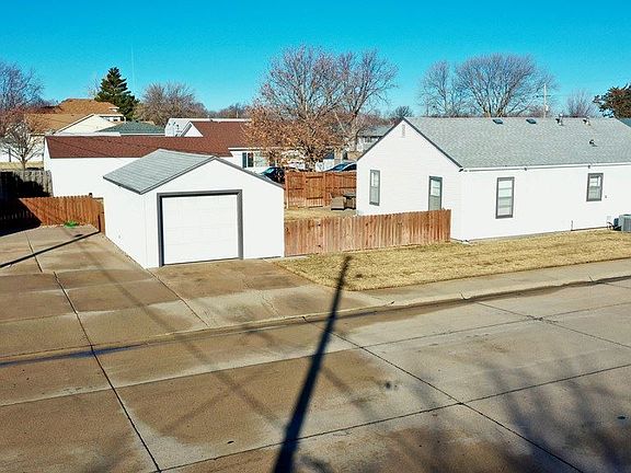 2nd image of 2203 W 11th St