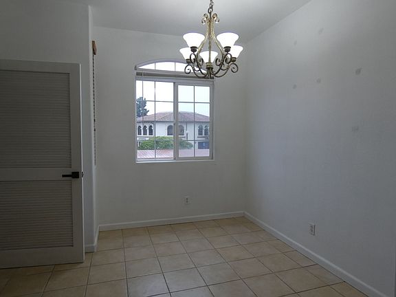 4th image of 610 Sunrise Dr Unit 2L