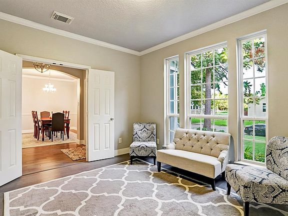 3rd image of 1922 Du Barry Ln