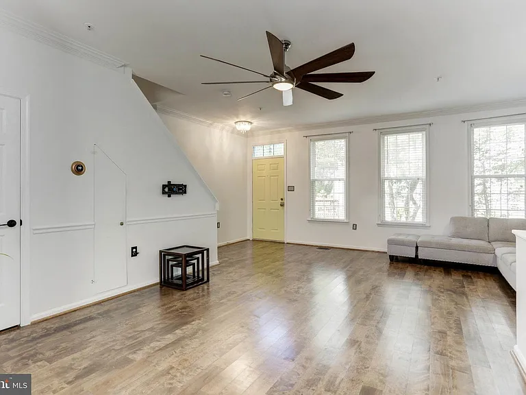 9197 Carriage House Ln #44 — Photo 2