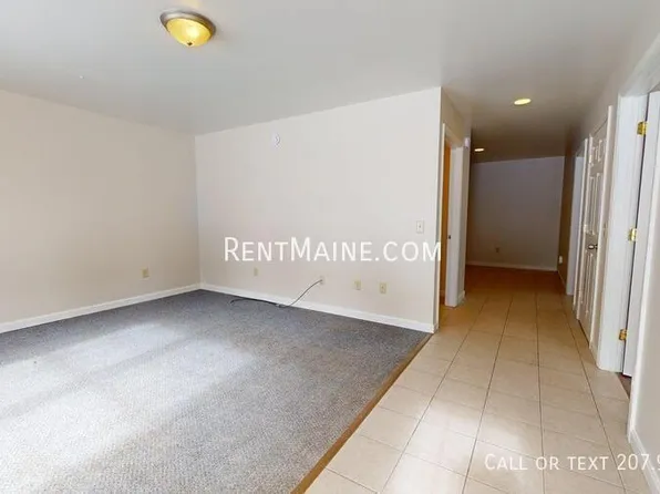46 Baker St APT 18, Clinton, ME 04927