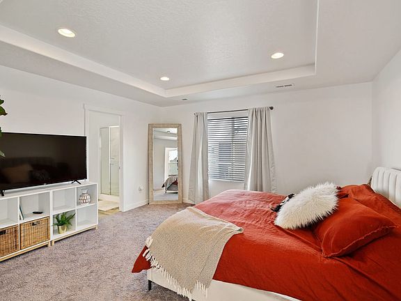 4th image of 556 S Ravenwood Ln