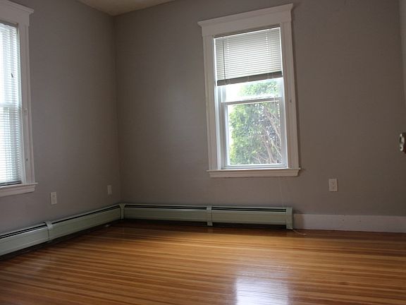 5th image of 139 Langdon Ave #2