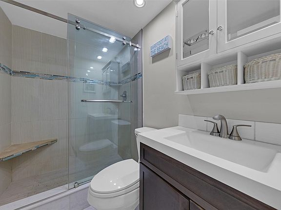 3rd image of 745 SE 19th Avenue #138