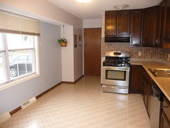 4th image of 210 W 18th Ave