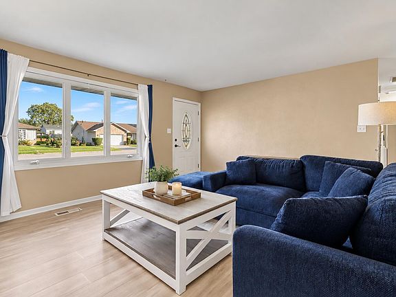 3rd image of 1350 Cozy Ln