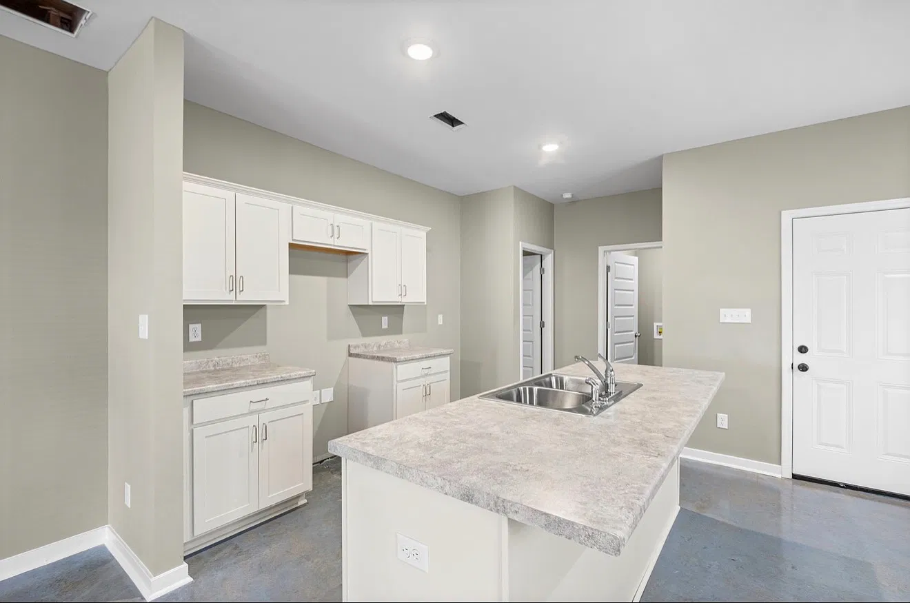 3 bed, 1300 sqft, $1,550 — Photo 4