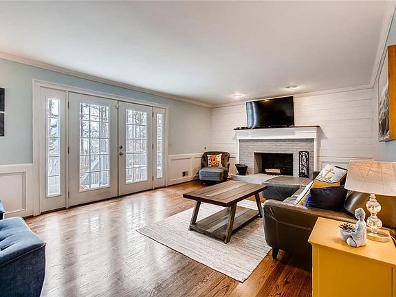 4th image of 2250 Rushmore Dr