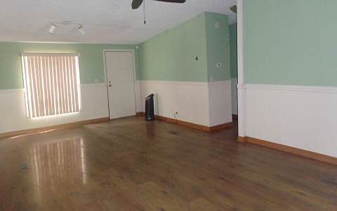 4th image of 586 SW Tall Pine Ct