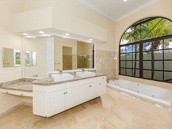 3rd image of 16180 Saddle Ln