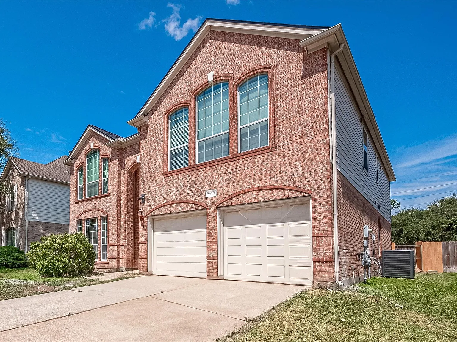 5 bed, 3.5 bath, 3306 sqft, $2,800 — Photo 2