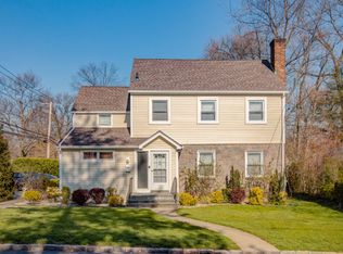 61 Ruxton Rd, Great Neck, NY 11023