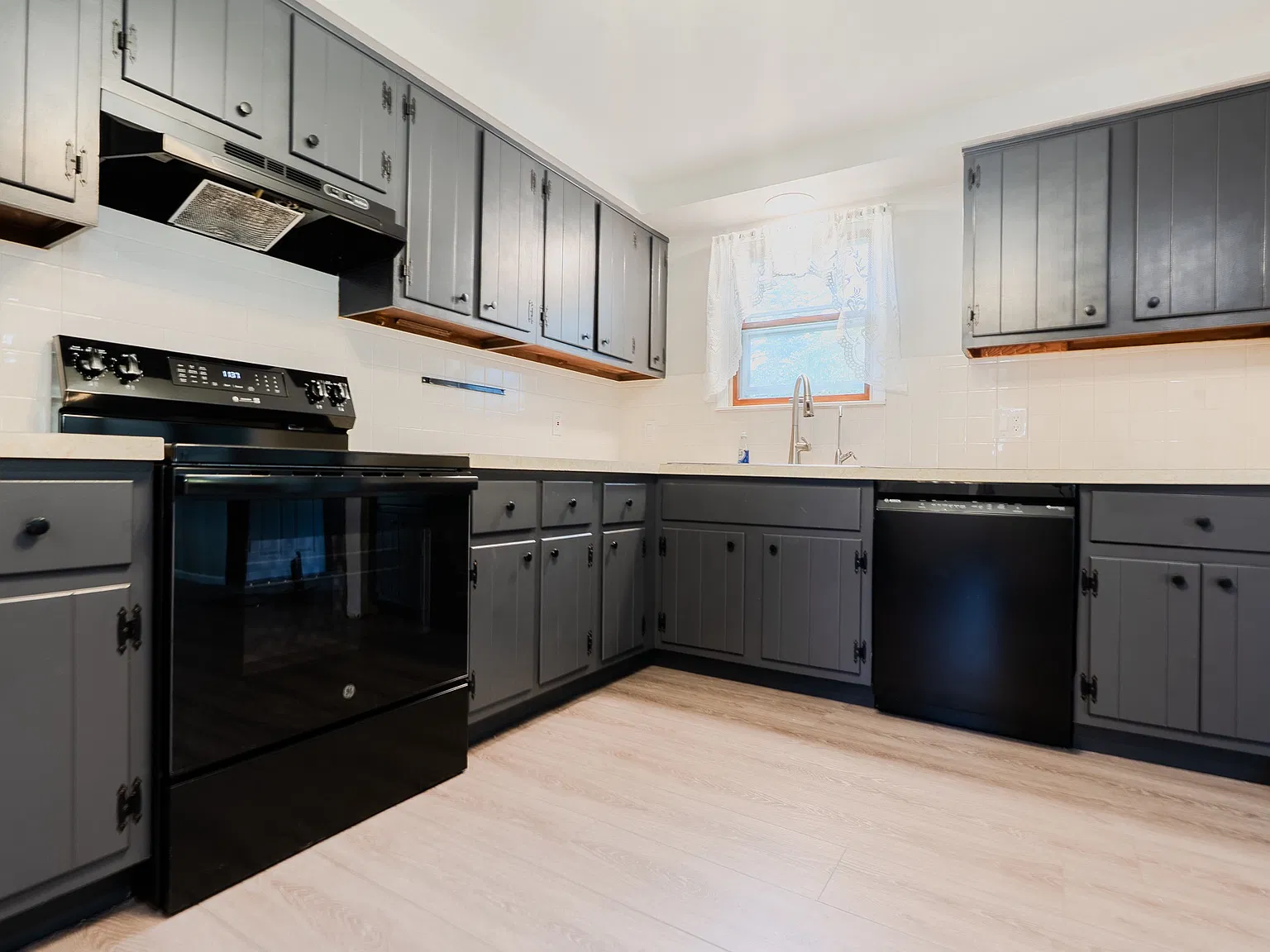 3 bed, 1660 sqft, $2,400 — Photo 2
