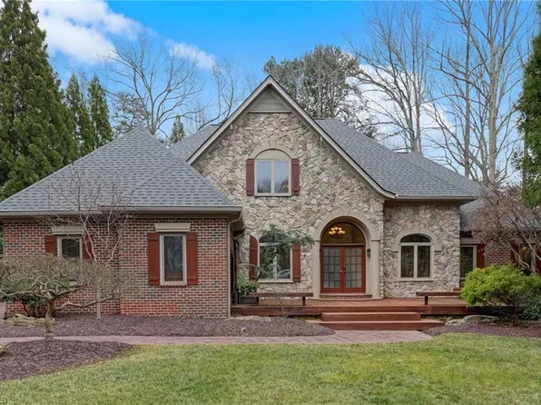 5 Ashton Ct, Greensboro, NC 27410