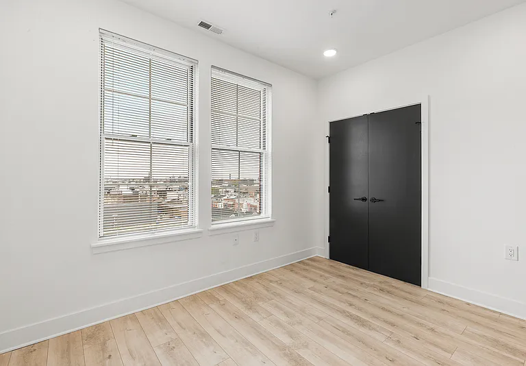943 Washington Ave #303 — Photo 14