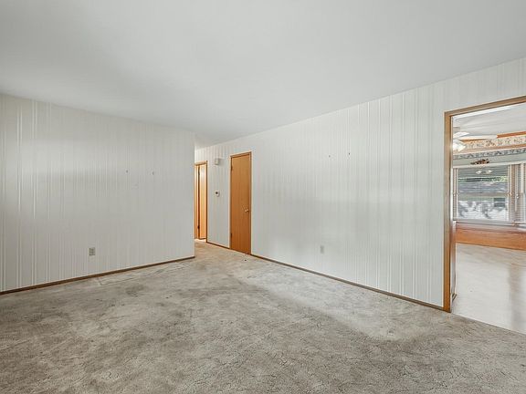 4th image of 1209 N Sunset Dr