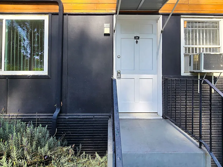 652 Veteran Ave — Photo 43