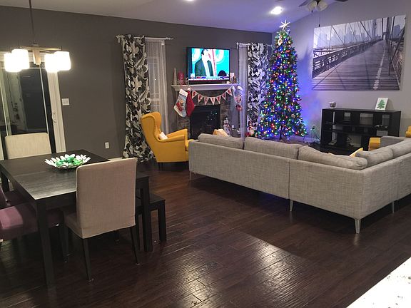 5th image of 132 Oakshire Dr W