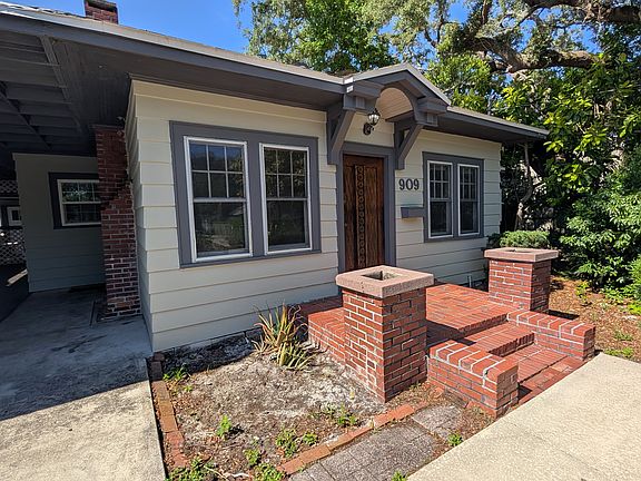 3rd image of 909 Magnolia Dr