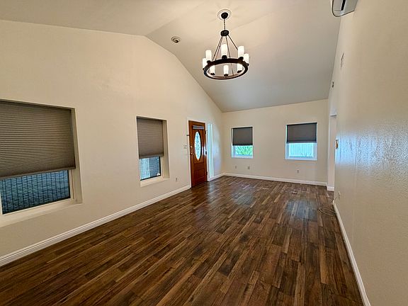 3rd image of 4550 Murietta Ave