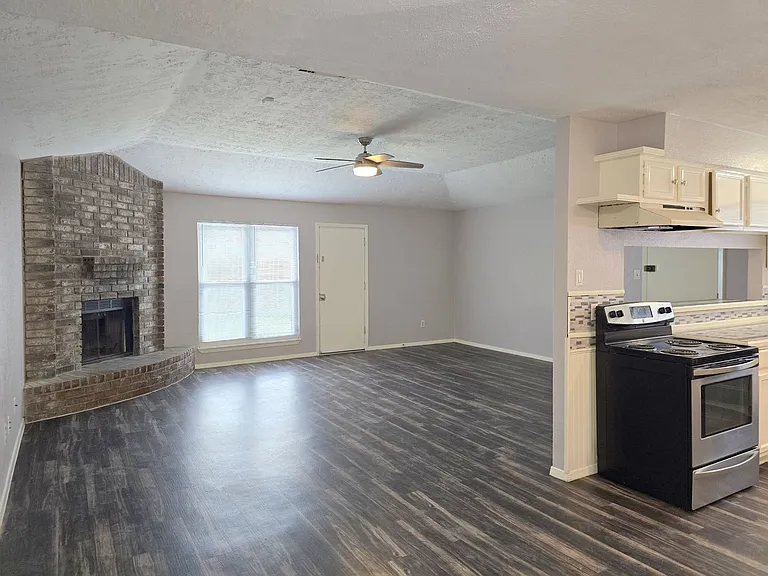 1335 Willersley Ln — Photo 3