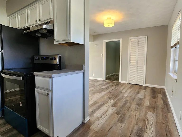 2626 Linda Dr — Photo 10