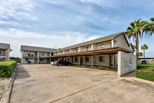 Las Violetas Apartments Photo 1
