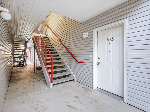 3rd image of 131 Baker St APT 103